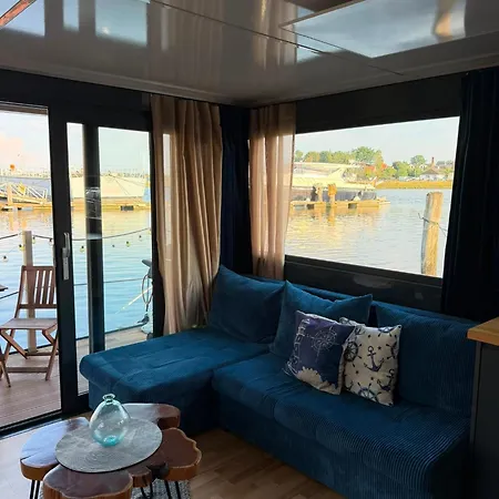 بيت للعطل Hausboot Traumfaenger 1 Mit Sonnendeck لوبيك