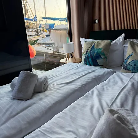 Hausboot Traumfaenger 1 Mit Sonnendeck * Lübeck