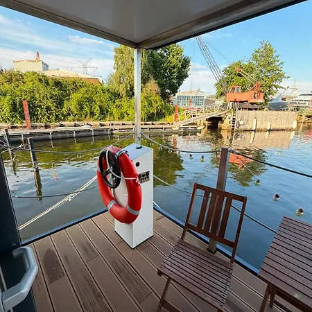 Hausboot Traumfaenger 1 Mit Sonnendeck
