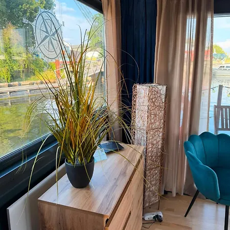 Hausboot Traumfaenger 1 Mit Sonnendeck بيت للعطل