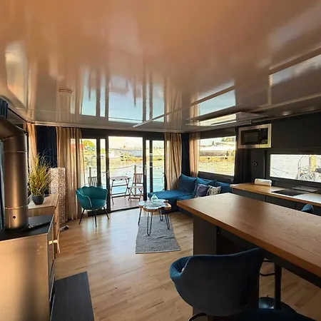 Hausboot Traumfaenger 1 Mit Sonnendeck *